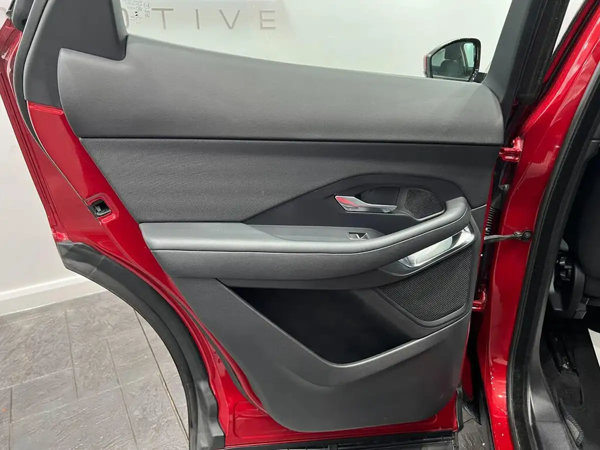 2018-jaguar-e-pace-20-i4d-150ps-ss-big-54
