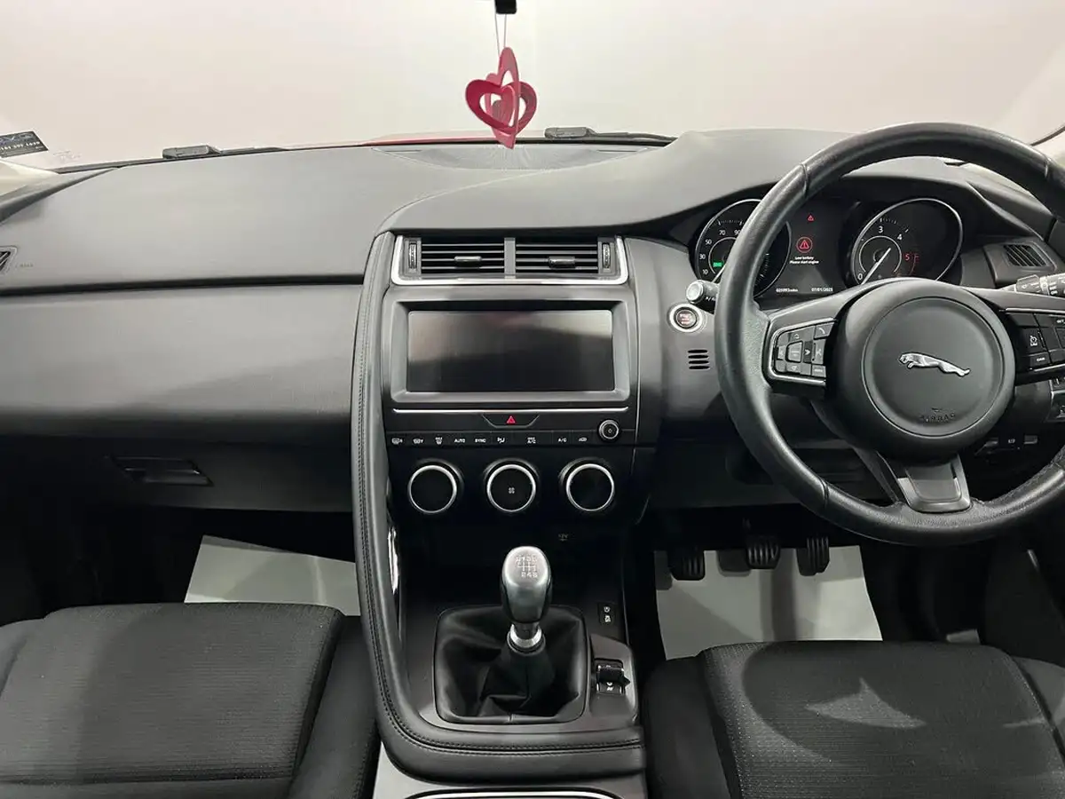 2018-jaguar-e-pace-20-i4d-150ps-ss-big-30