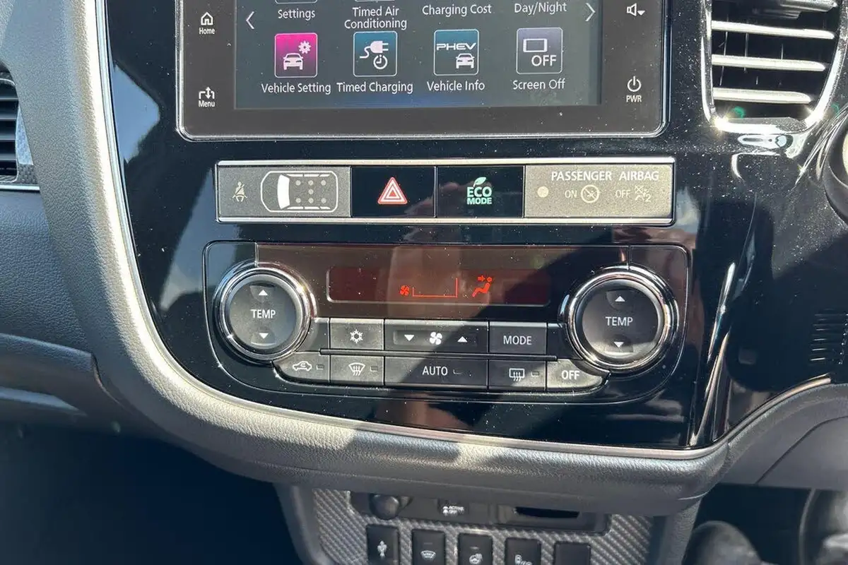 2019-mitsubishi-outlander-24-4h-phev-big-11