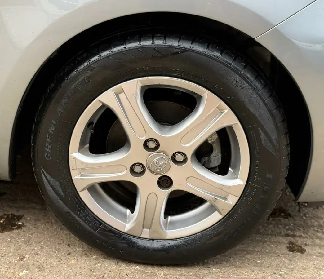 2011-toyota-yaris-133-tr-vvt-i-5d-mmt-big-16
