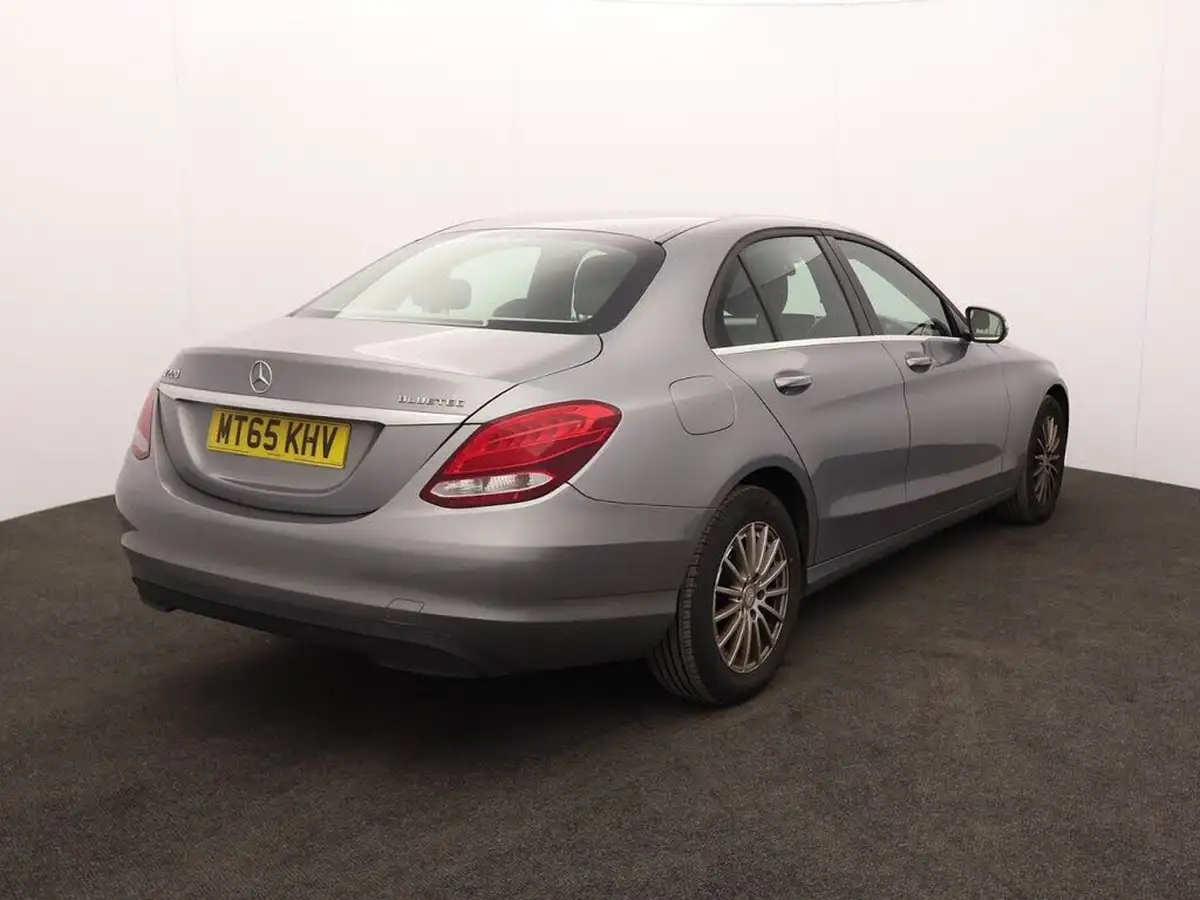 2015-mercedes-benz-c-class-21cdi-c220-se-executivess-saloon-4d-big-9