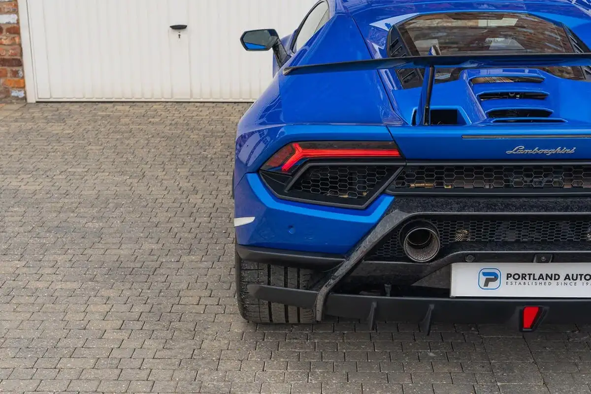 2018-lamborghini-huracan-52-performante-coupe-big-18