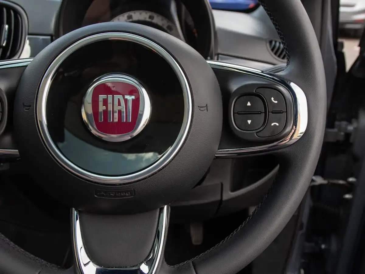 2022-fiat-500-10-dolcevita-big-19