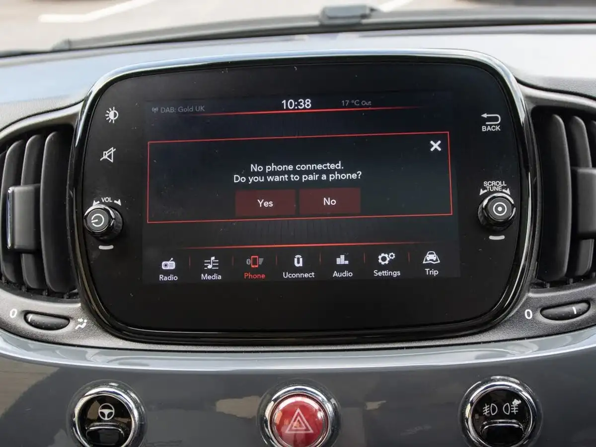 2022-fiat-500-10-dolcevita-big-23