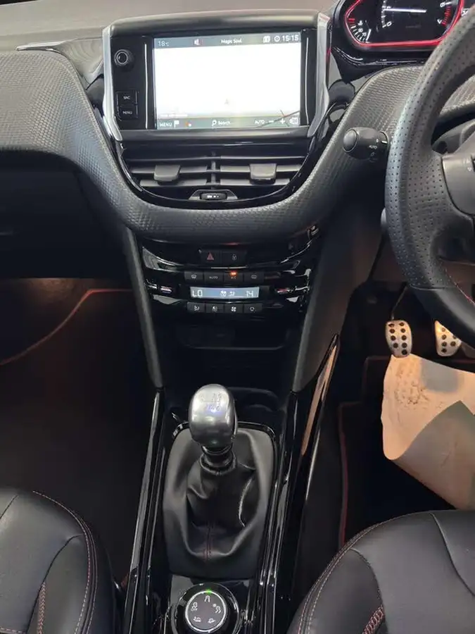 2019-peugeot-2008-suv-12-puretech-gt-line-110bhp-eat6-big-23