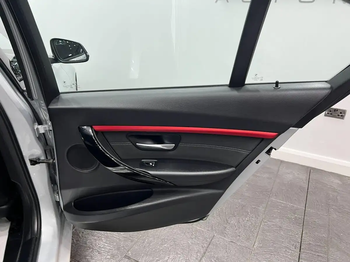 2017-bmw-3-series-20-330e-sport-big-65