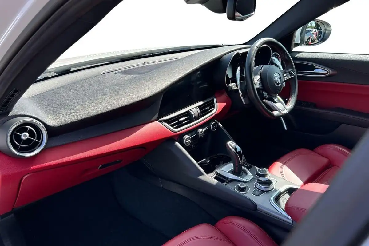 2021-alfa-romeo-giulia-20-veloce-276bhp-big-1