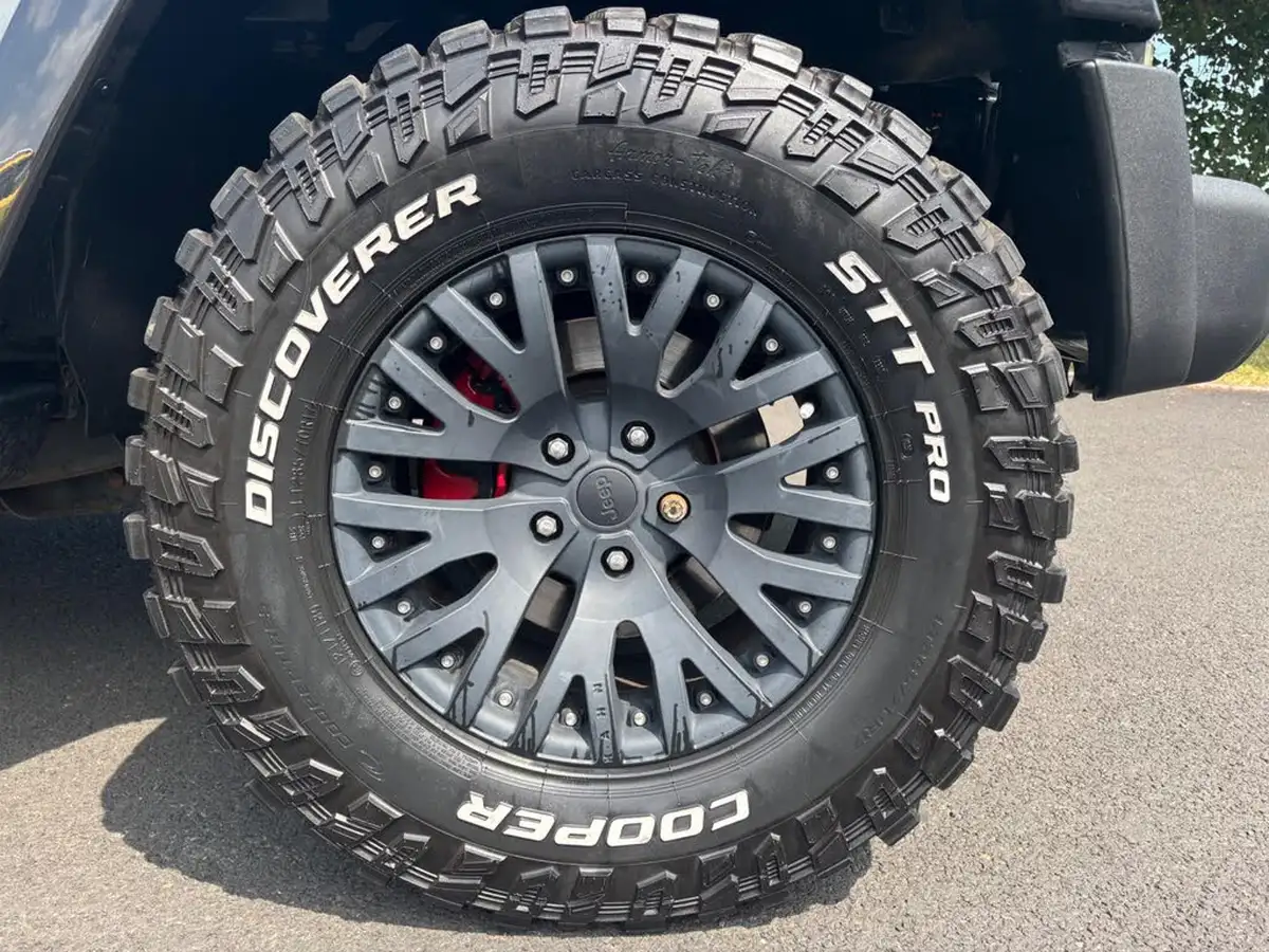 2015-jeep-wrangler-28crd-sahara-5d-big-8