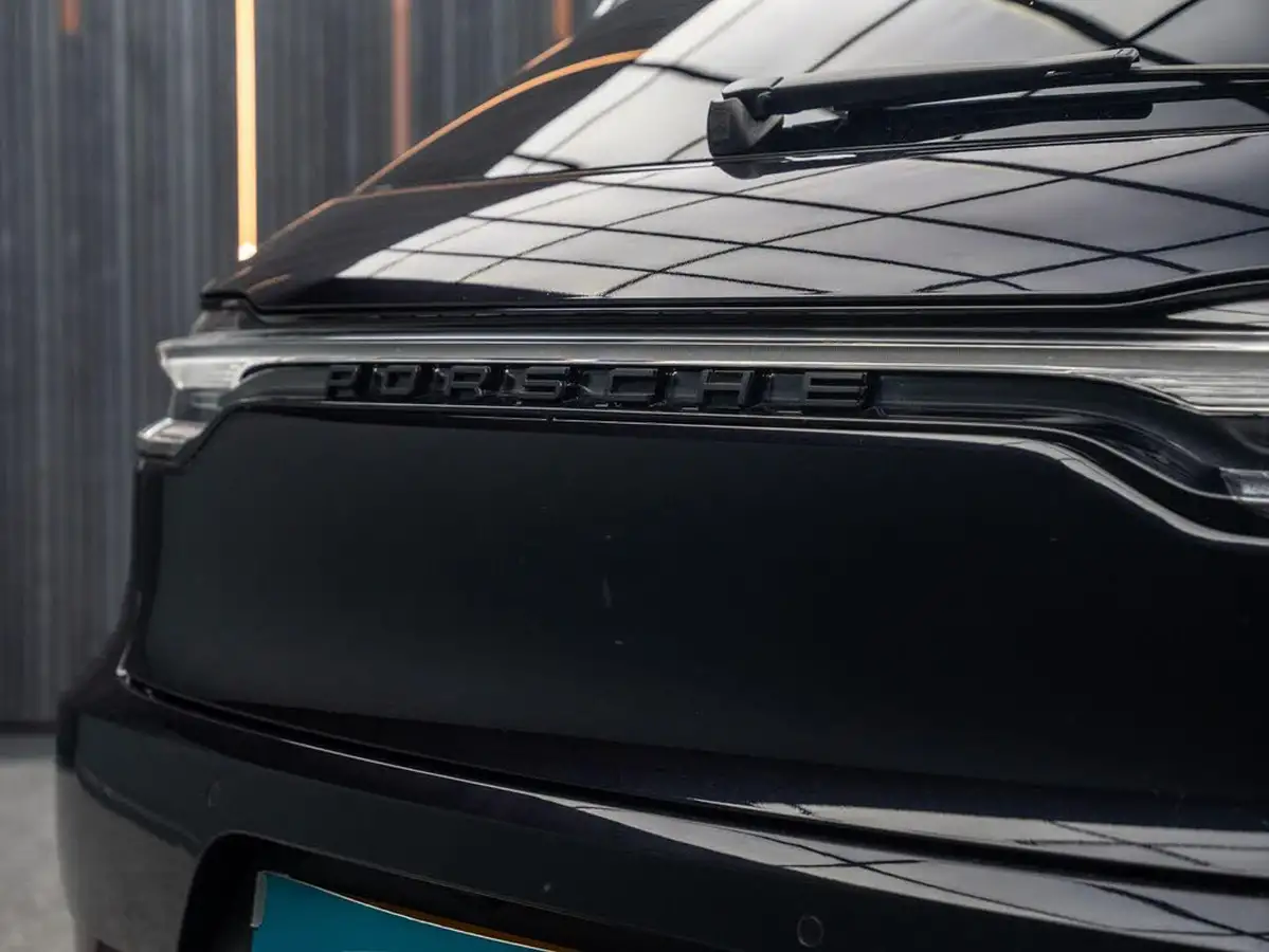 2021-porsche-macan-20-245ps-big-24