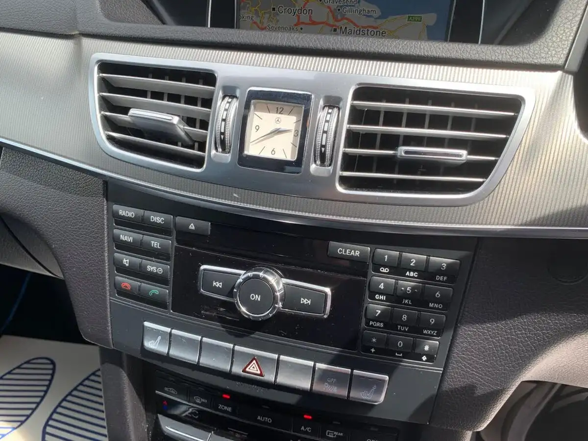 2014-mercedes-benz-e-class-21td-e300-se-saloon-4d-big-16