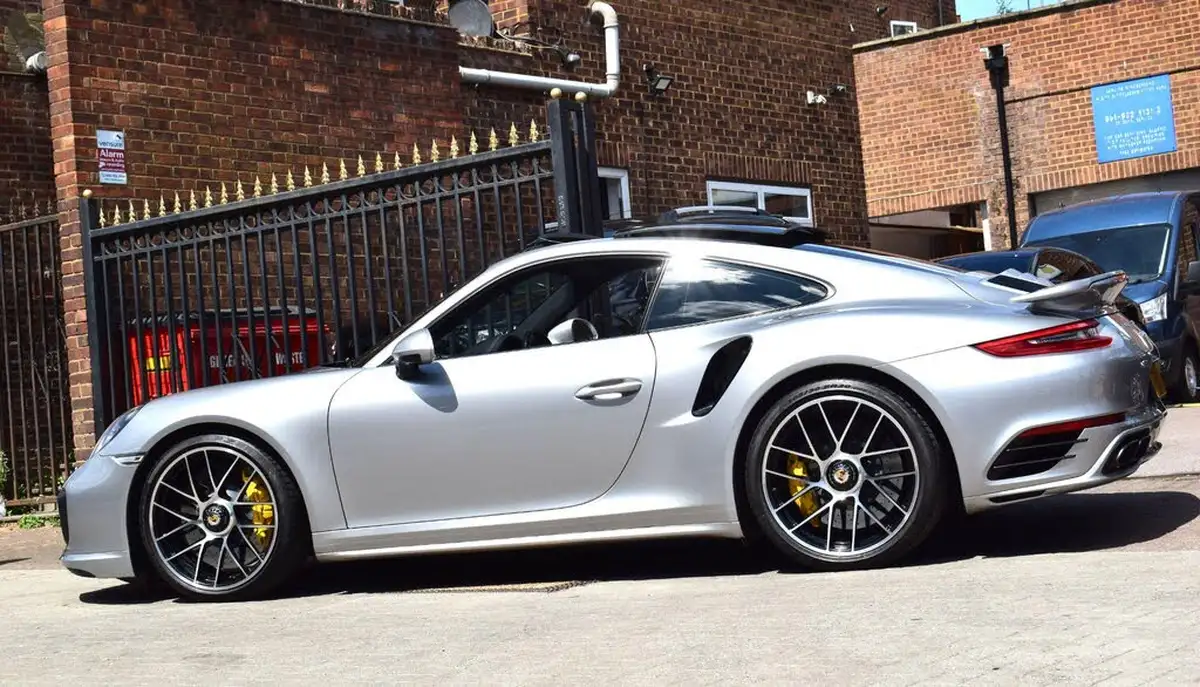 2016-porsche-911-38-turbo-s-coupe-big-7