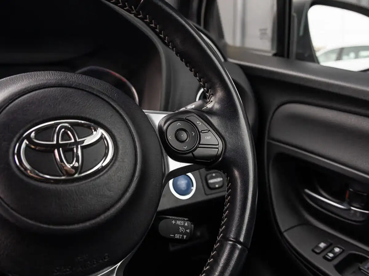 2019-toyota-yaris-15-vvt-i-gr-sport-big-15
