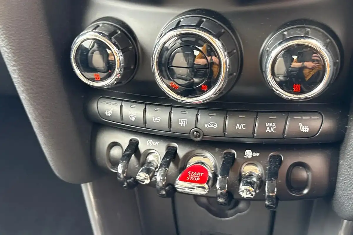 2020-mini-cooper-15-cooper-classic-hatchback-3d-auto-big-21