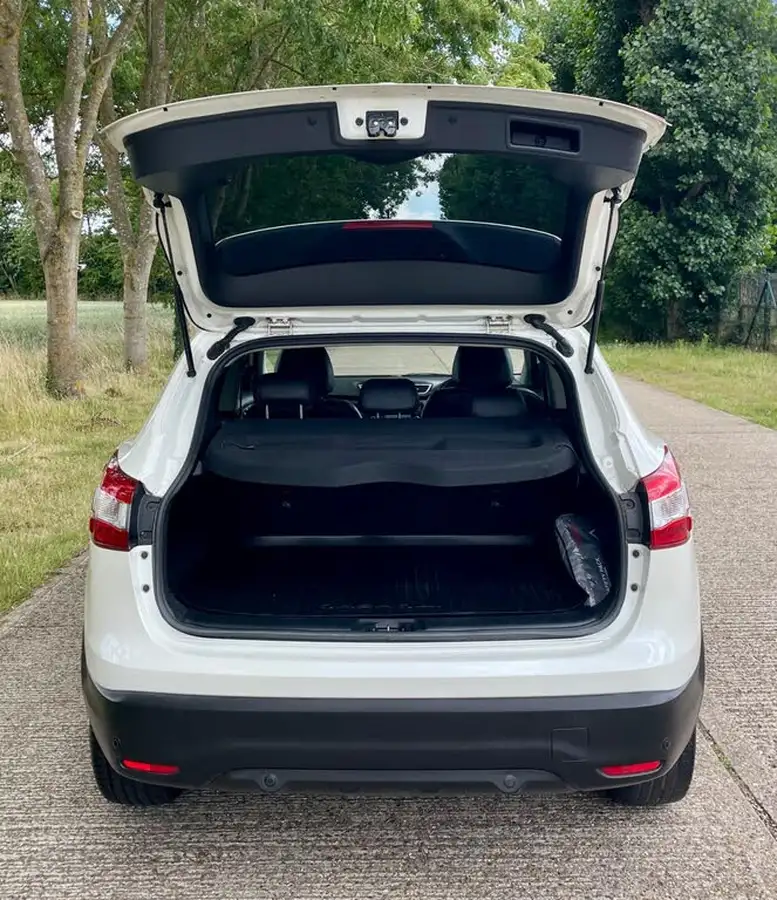 2017-nissan-qashqai-15dci-tekna-big-45