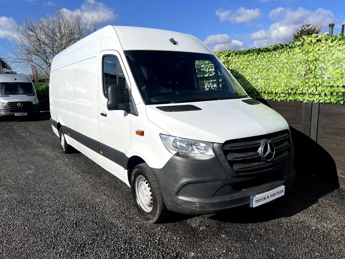 2018-mercedes-benz-sprinter-21cdi-311-l2h1-panel-van-rwd-eco-gear-360-big-0