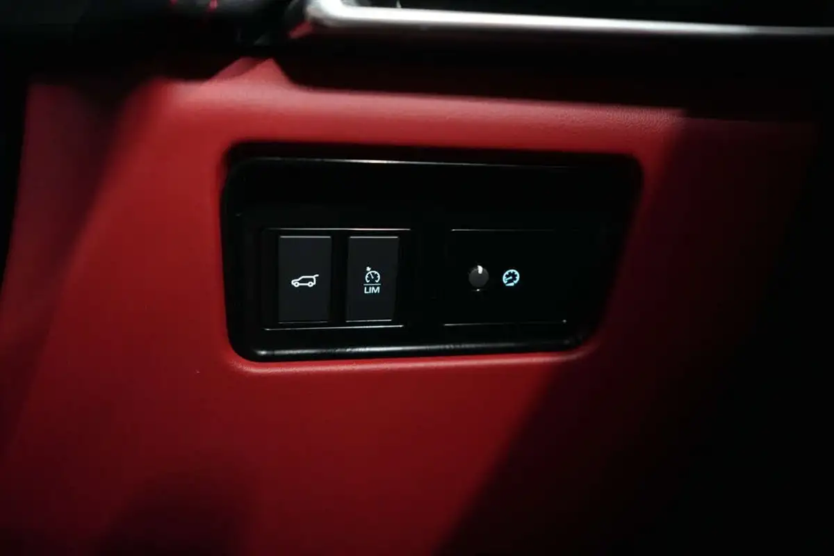 2020-jaguar-f-pace-50-v8-svr-big-46