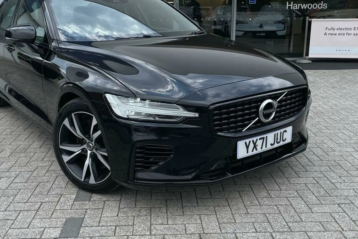 2021-volvo-s60-20-t8-r-design-455bhp-big-5