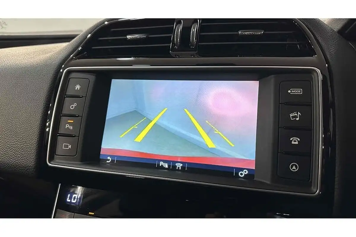 2015-jaguar-xe-20-prestige-big-44