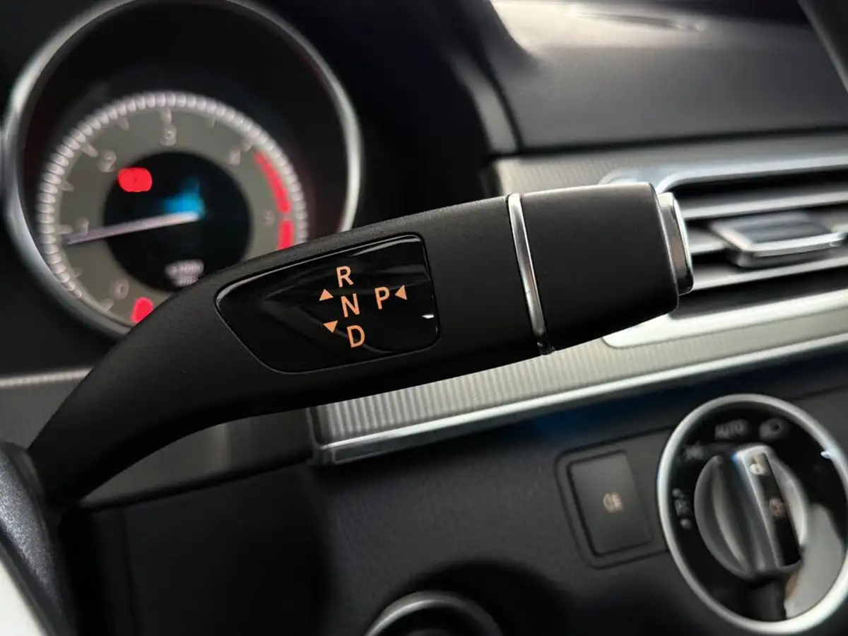 2013-mercedes-benz-e-class-21td-e220-cdi-se-21cdi-170bhp-saloon-4d-7g-tronic-plus-big-27