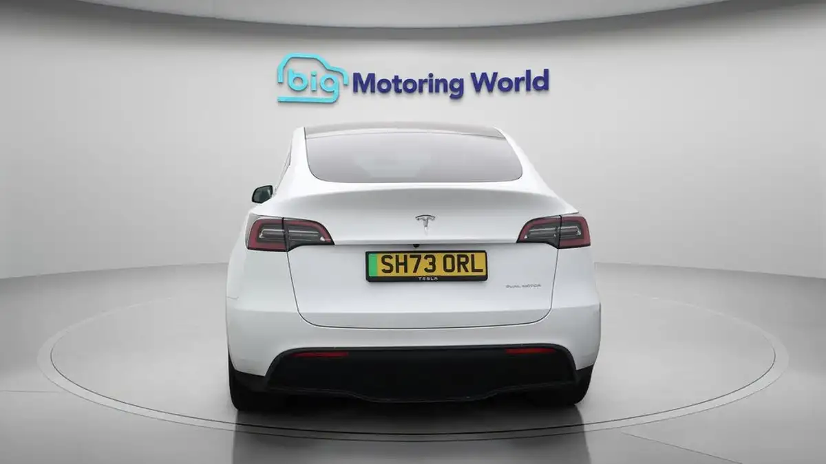2023-tesla-model-y-e-long-range-big-6