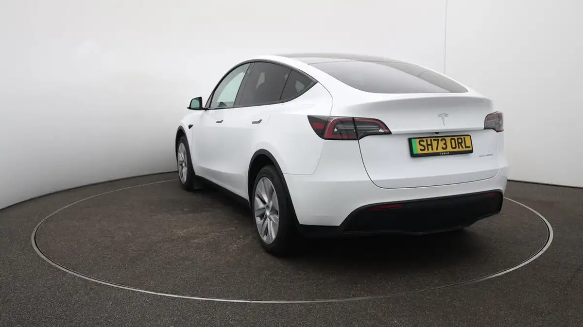 2023-tesla-model-y-e-long-range-big-58