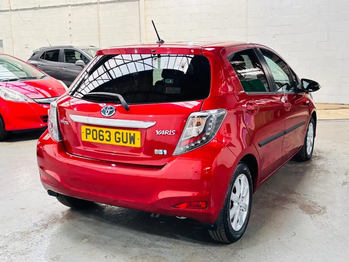 2013-toyota-yaris-15-vvt-i-t4-big-4