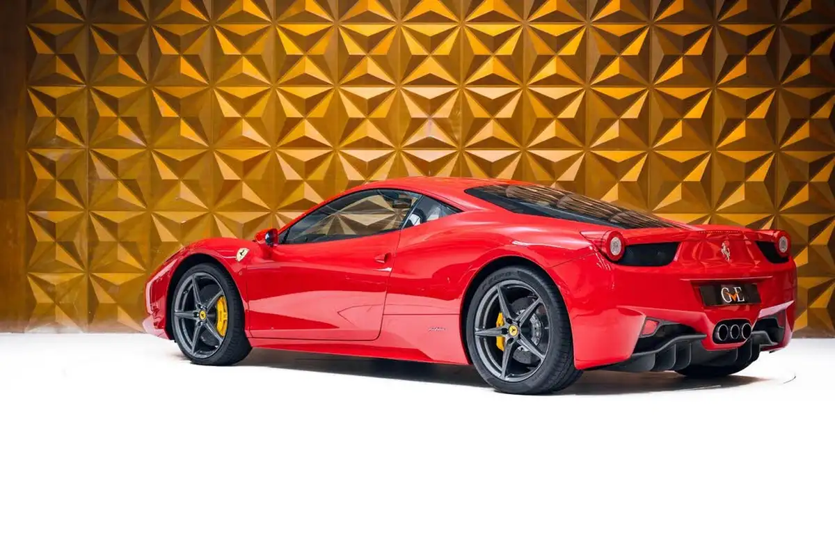 2012-ferrari-458-45-italia-big-5