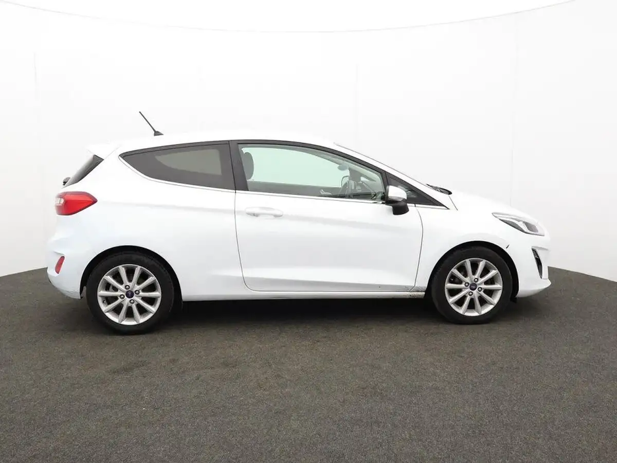 2017-ford-fiesta-10t-titanium-125ps-ecoboost-ss-3d-big-11