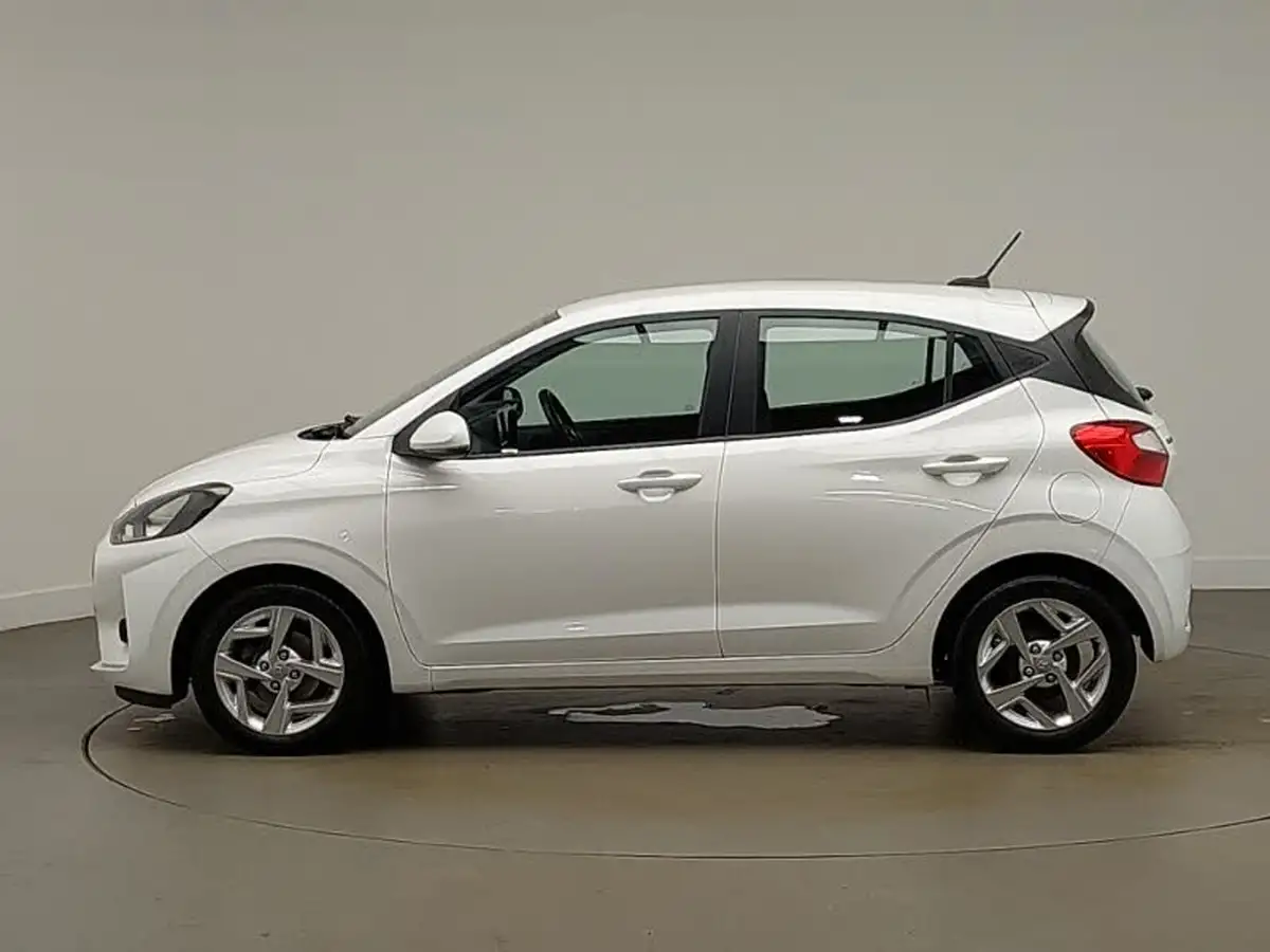 2021-hyundai-i10-10-se-connect-big-3