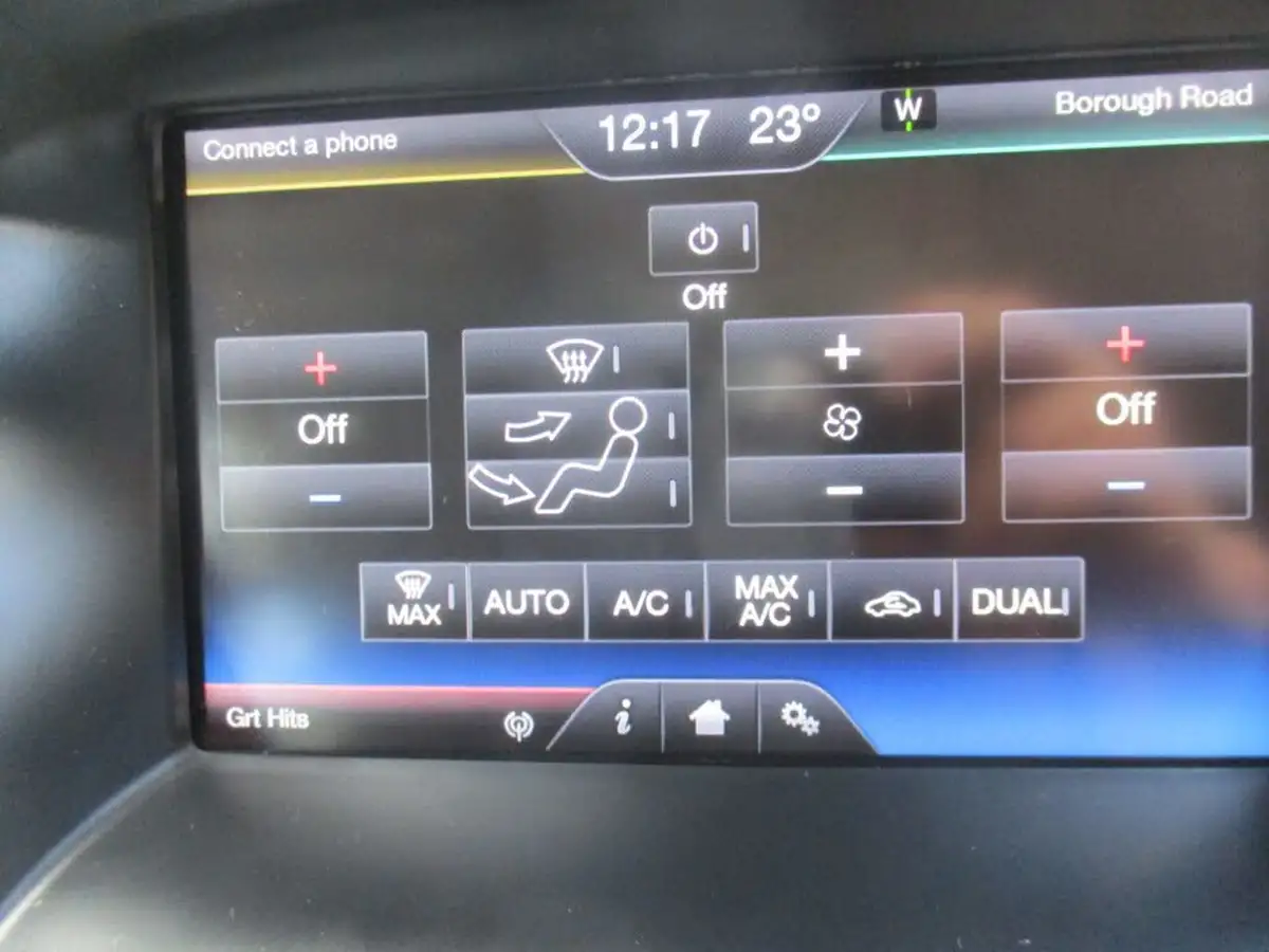 2015-ford-focus-15-titanium-hatchback-big-62