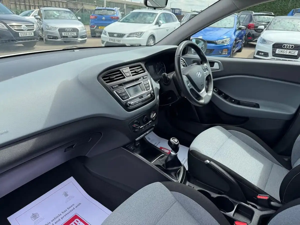 2016-hyundai-i20-12-blue-drive-se-hatchback-5d-big-13