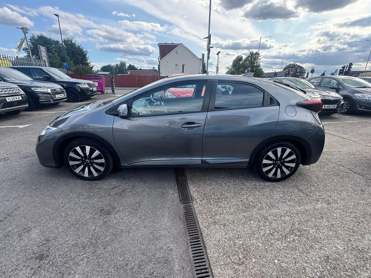 2016-honda-civic-18-i-vtec-se-plus-navi-hatchback-auto-big-13