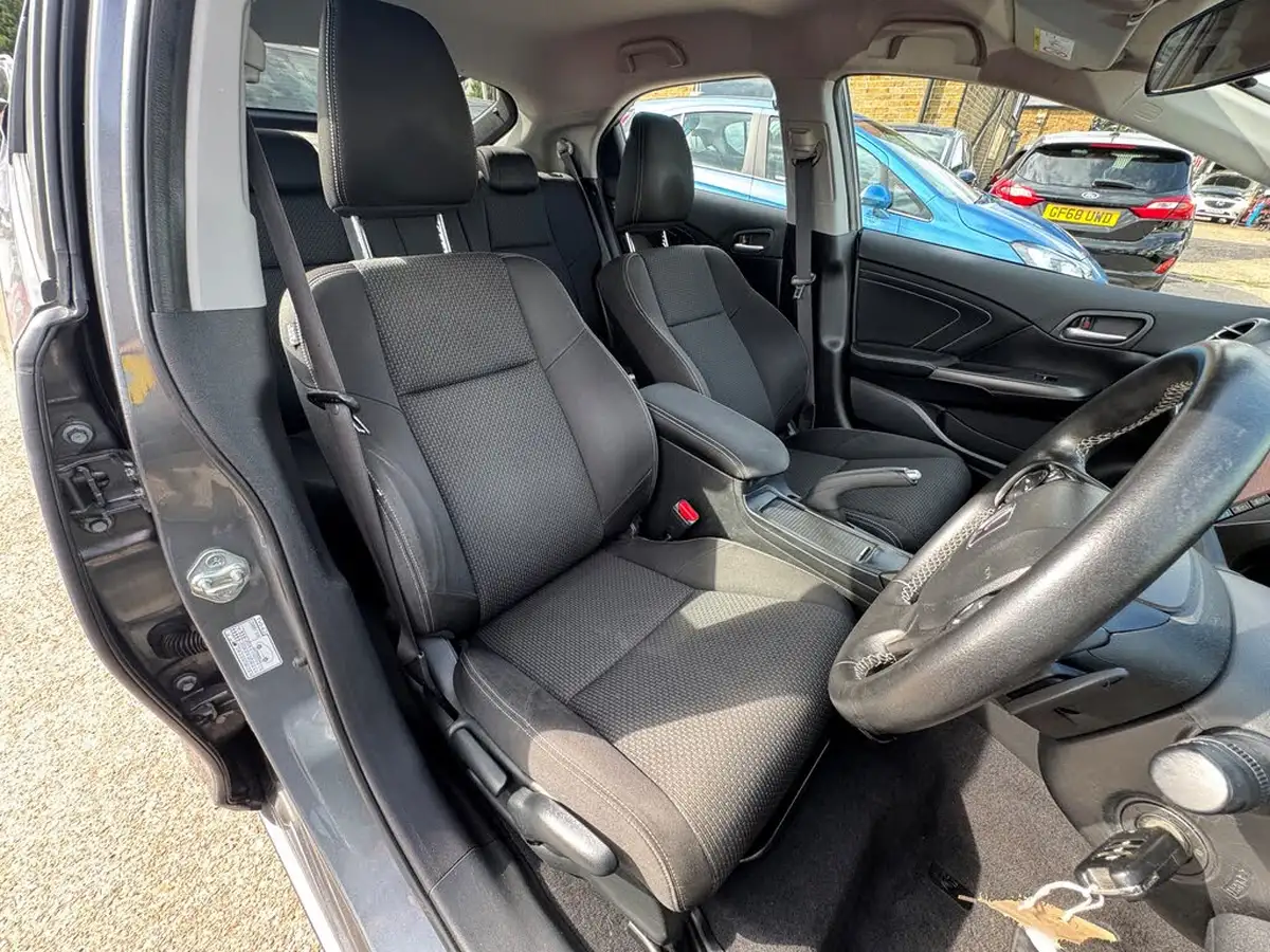 2016-honda-civic-18-i-vtec-se-plus-navi-hatchback-auto-big-37