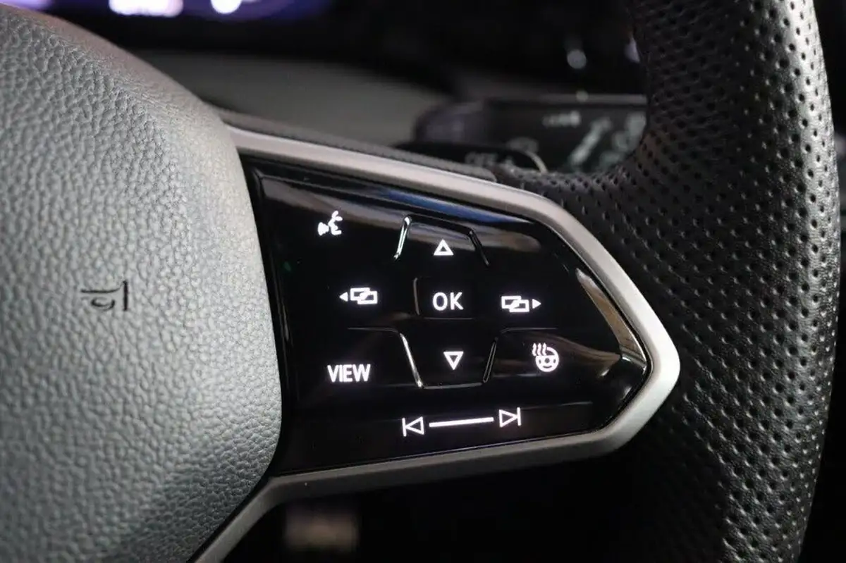 2021-volkswagen-golf-20tdi-gtd-big-30