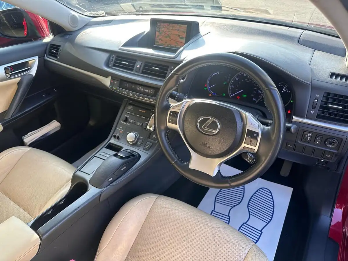 2011-lexus-ct-200h-18-se-l-premier-big-13