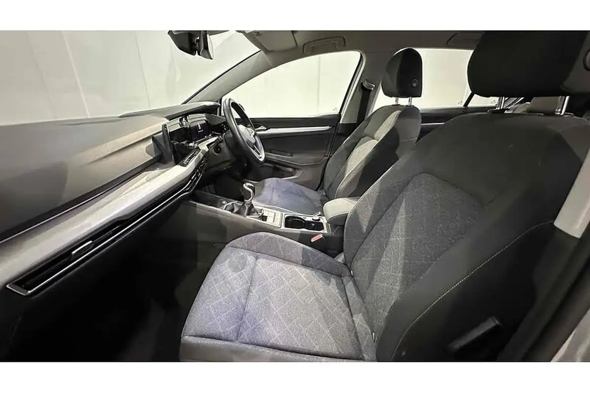 2022-volkswagen-golf-20tdi-life-hatchback-big-18