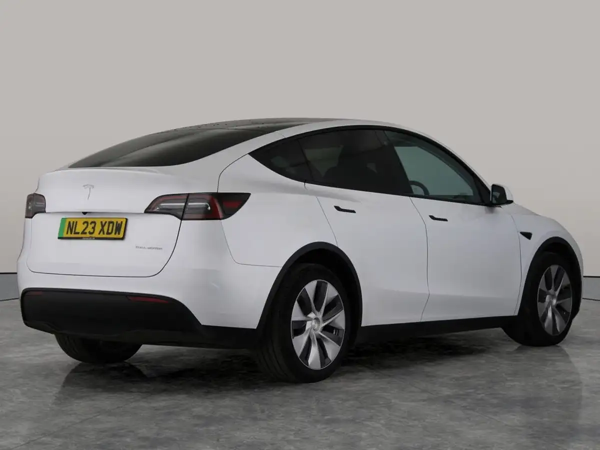 2023-tesla-model-y-e-long-range-big-6
