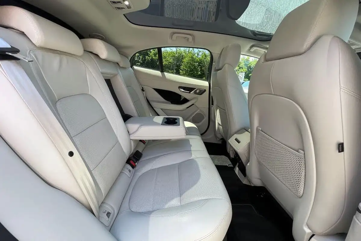 2021-jaguar-i-pace-ev400-se-big-40