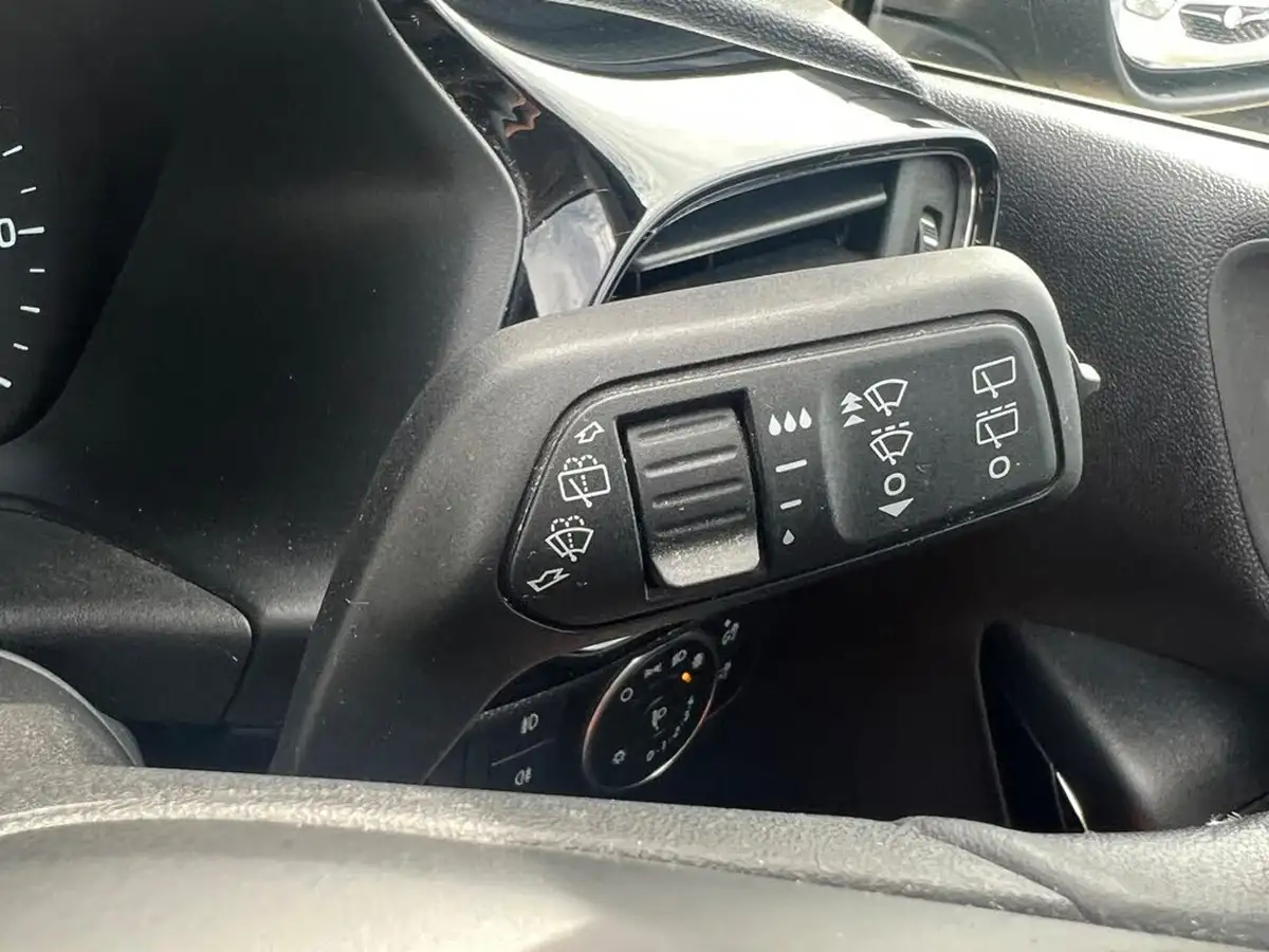 2018-ford-fiesta-11-ti-vct-zetec-5d-big-17