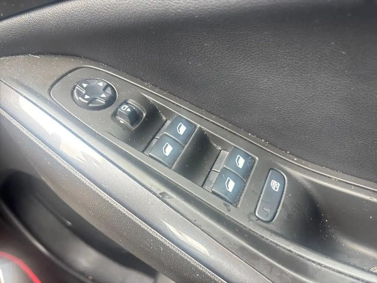 2020-vauxhall-grandland-x-12-sri-nav-big-24