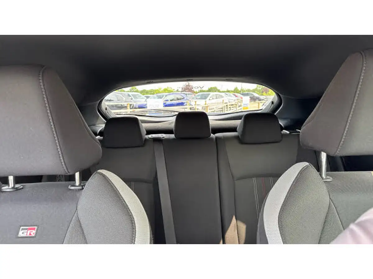 2022-toyota-c-hr-18-vvt-i-gr-sport-big-14