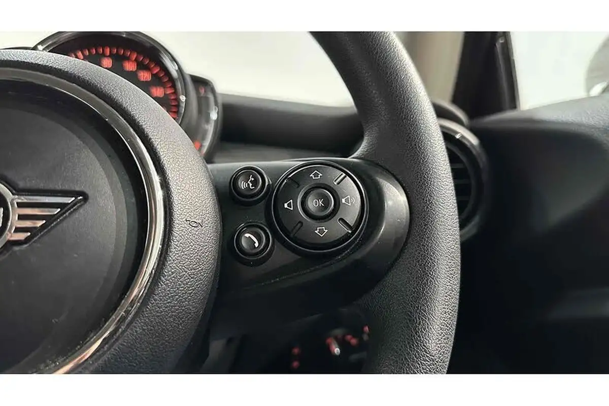 2019-mini-cooper-15-cooper-classic-hatchback-3d-big-34