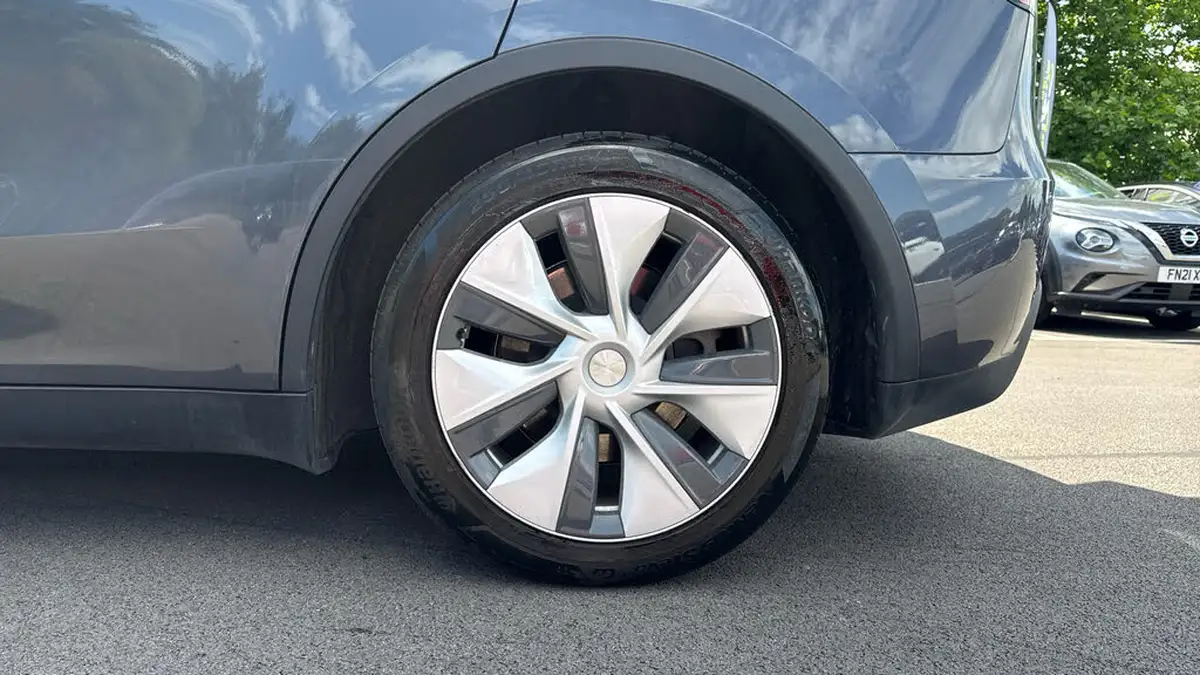 2023-tesla-model-y-e-rwd-big-17