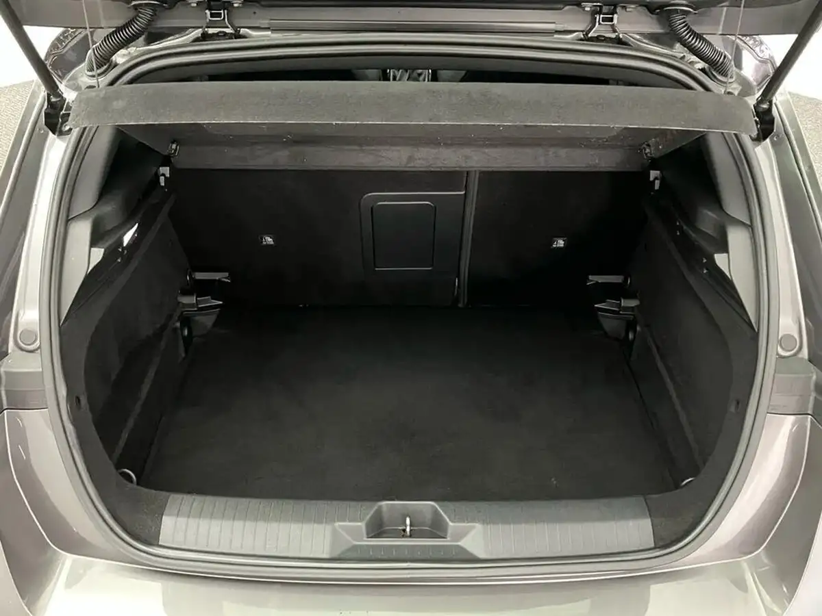 2022-vauxhall-astra-12-turbo-gs-line-hatchback-big-22