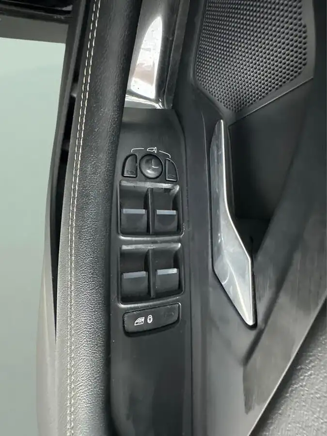 2020-jaguar-e-pace-20-i4d-r-dynamic-s-150ps-awd-big-18
