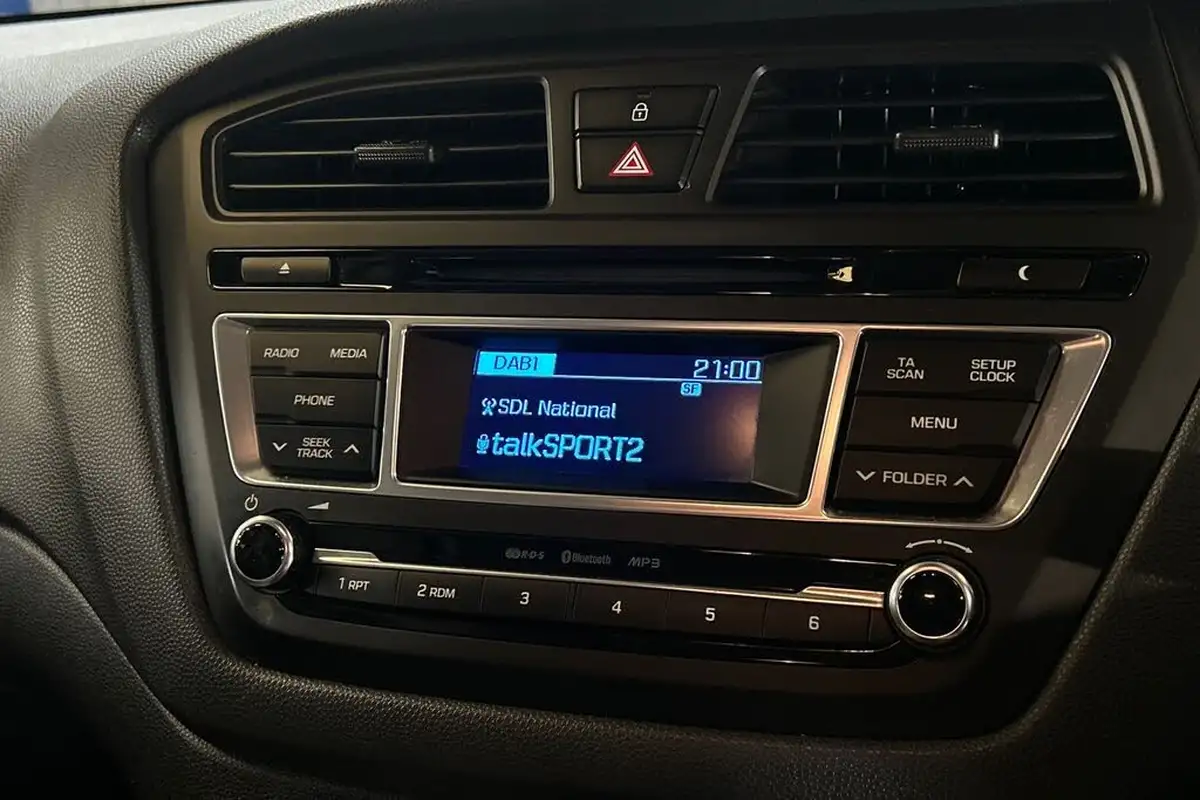 2016-hyundai-i20-12-se-hatchback-5d-big-19