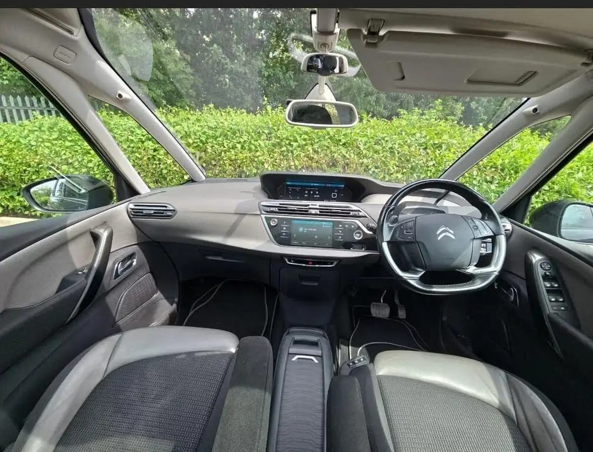 2017-citroen-grand-c4-picasso-16bluehdi-flair-eat6-big-4