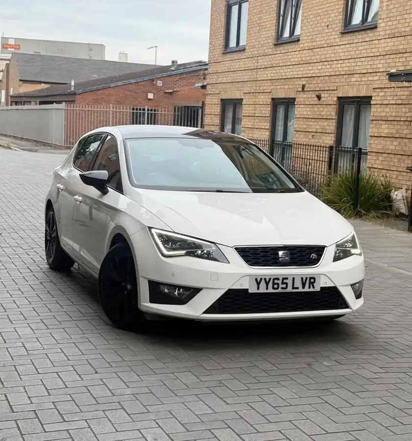 2015-seat-leon-14-tsi-fr-black-technology-big-0