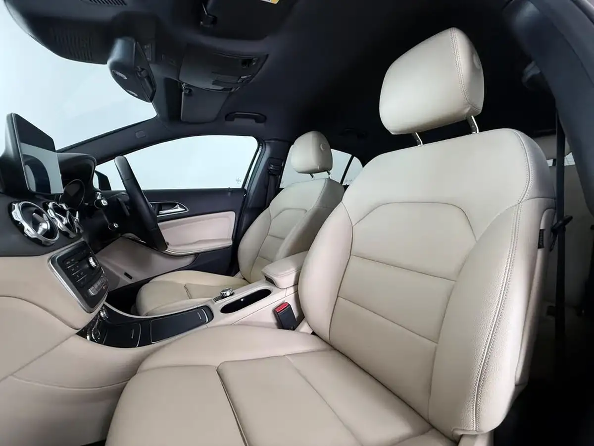 2017-mercedes-benz-gla-class-21d-gla-200d-sport-premiumss-7g-dct-big-14