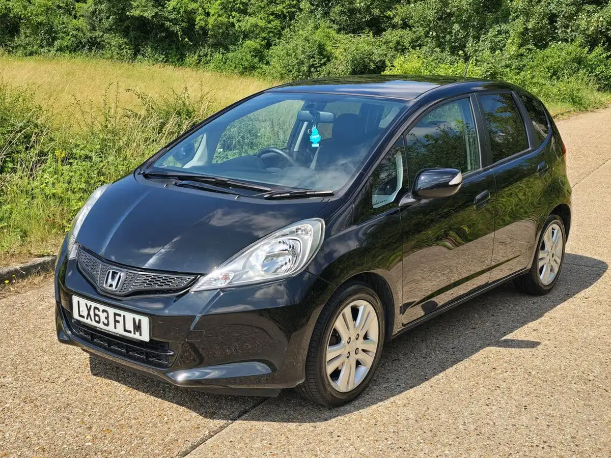2013-honda-jazz-14-es-plus-cvt-big-5